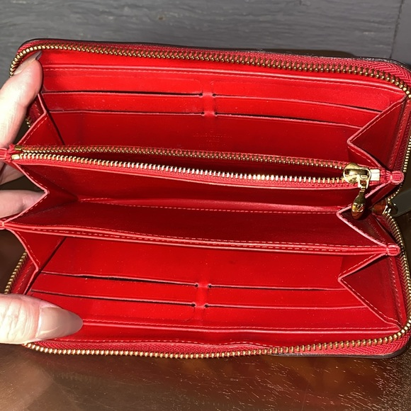 Authentic Louis Vuitton zippy,  limited edition monogram vernis long wallet - Picture 6 of 10
